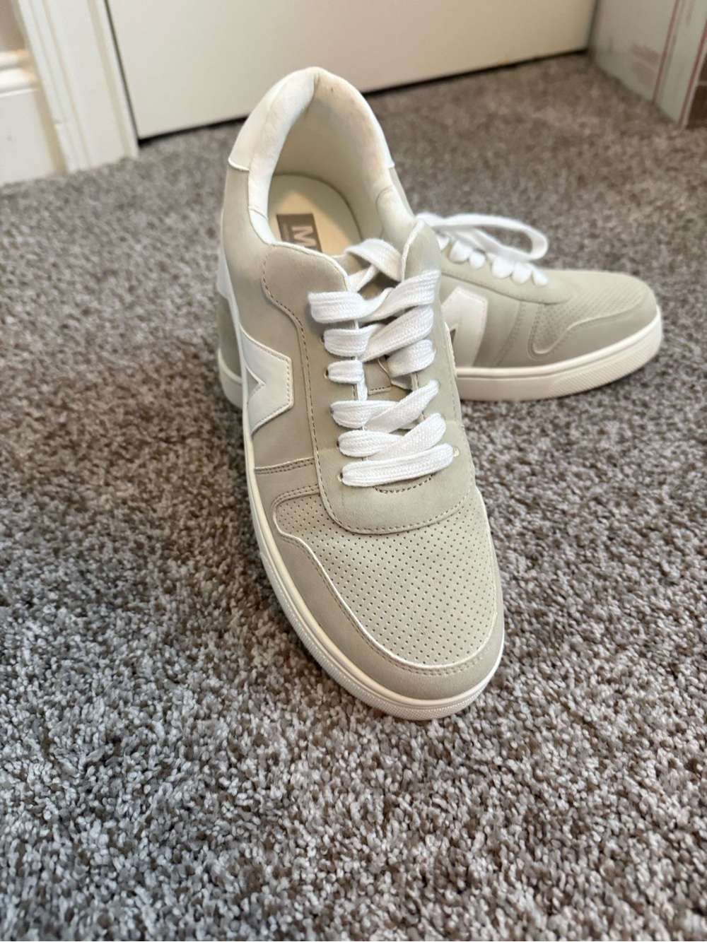 MIA Women's Low-Top Sneaker in Light Greige and White